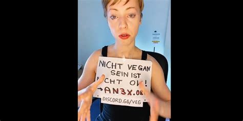 aggressive veganerin|‘Aggressive vegans’ putting people off giving up meat,。